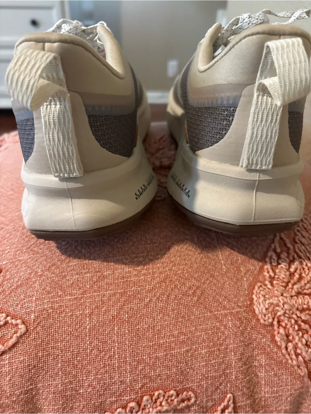 Keen 450 Dirt Sneaker Women's Size 8 in Birch/Nectarine
